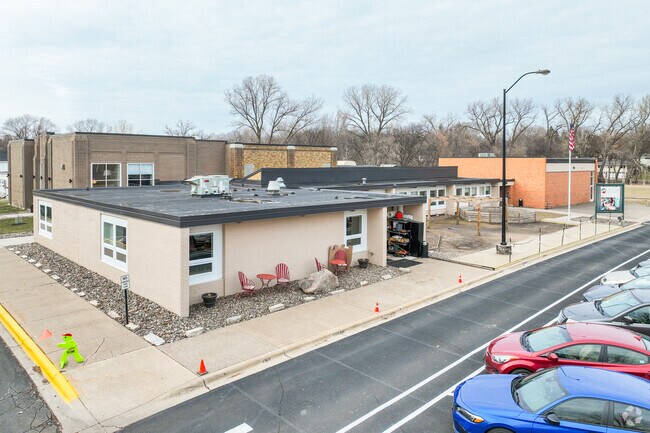 Graduation rate at Hand in Hand Christian Montessori, is a 100% in its students.