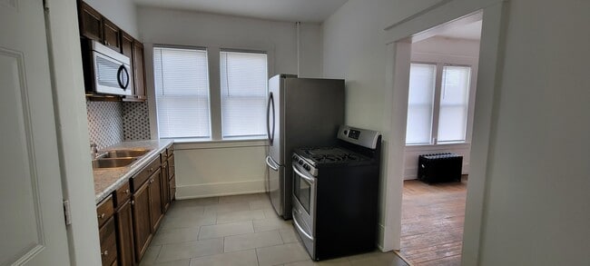 617 W Main St unit 1, Galesburg, IL 61401 - photo 2