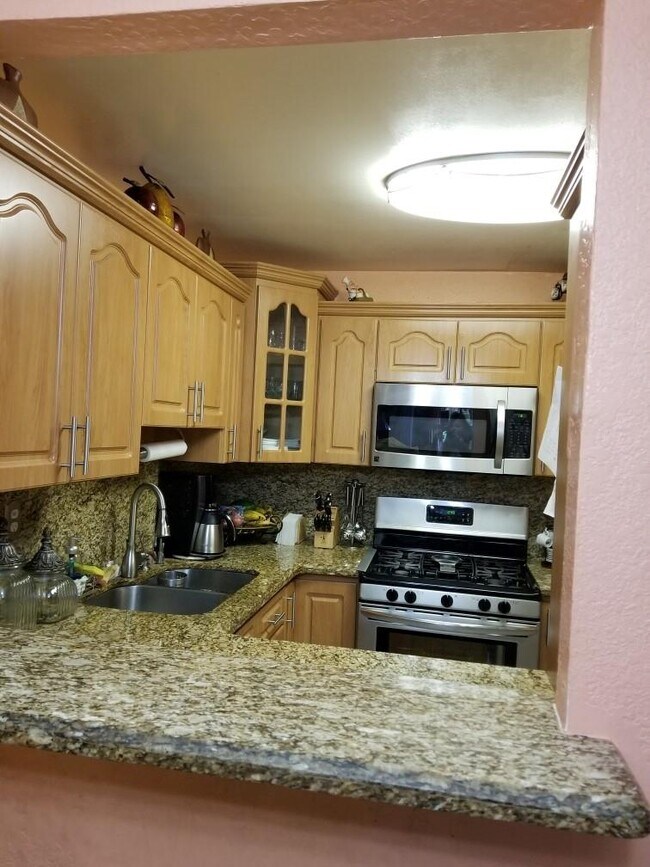 7050 NW 177th St unit 10, Hialeah, FL 33015 - photo 2