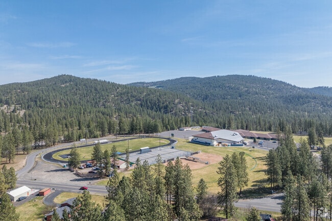 Lakeside High School is located in a rural neighborhood.