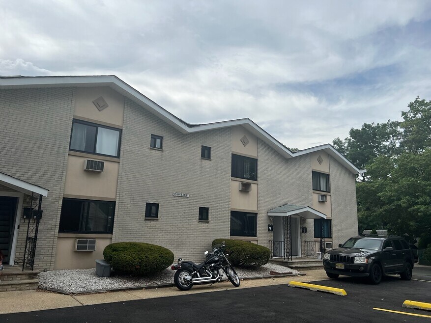 15 Willis Place unit 3, Keansburg, NJ 07734 - photo 1