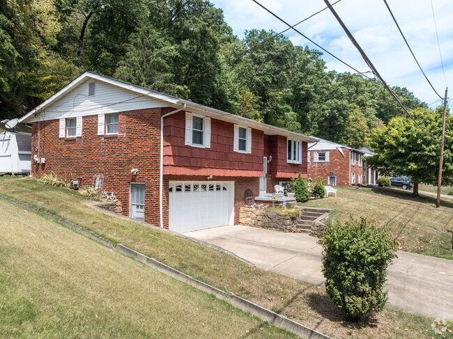 Split level homes are common along the streets of Jefferson.