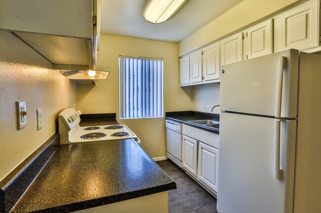 Tamarus Villas, Las Vegas, NV 89119 - photo 5