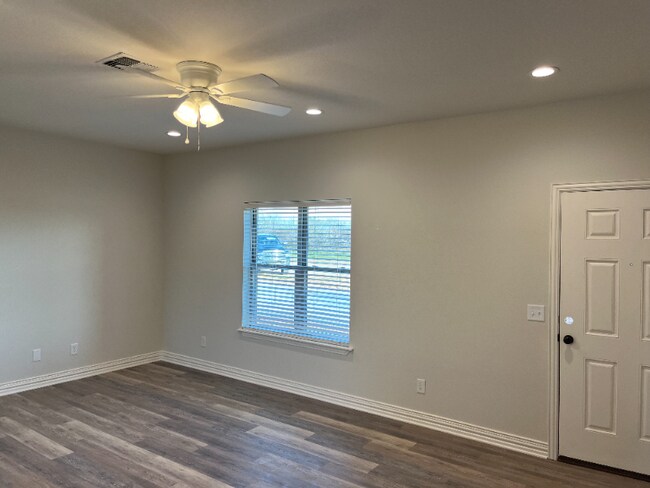 304 W Redwood St unit 304-A, Holliday, TX 76366 - photo 7