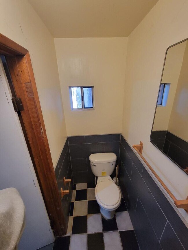 4112 Santa Ana St unit Studio /small kitche, South Gate, CA 90280 - photo 7