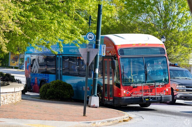 MARTA bus stop in the Maysneighborhood.