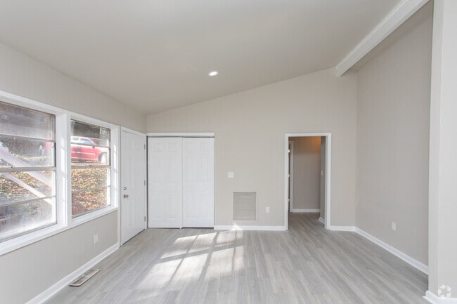 2BR, 2BA - 1400SF