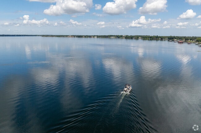 Sebring's largest lake is Lake Jackson and is a boater's dream.