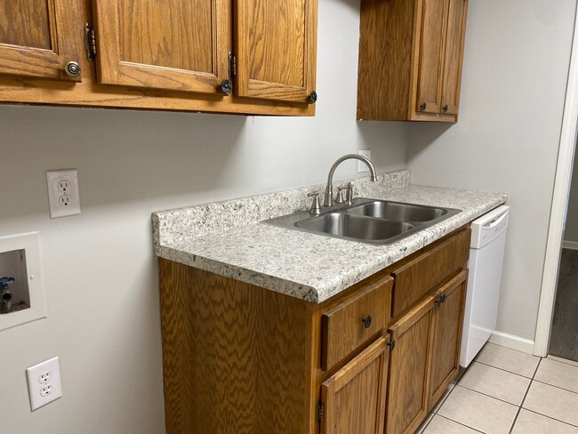 40 Sta Les Cove unit 3, Jackson, TN 38305 - photo 2