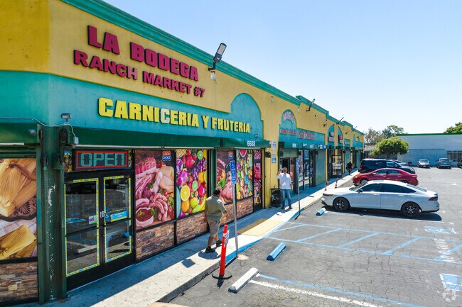 Long Beach Boulevard has some retail shops in Starr King.