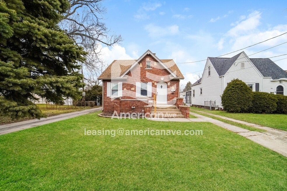 813 W Melbourne Ave, Peoria, IL 61604 - photo 1