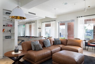 701 Westport Rd, Kansas City, MO 64111