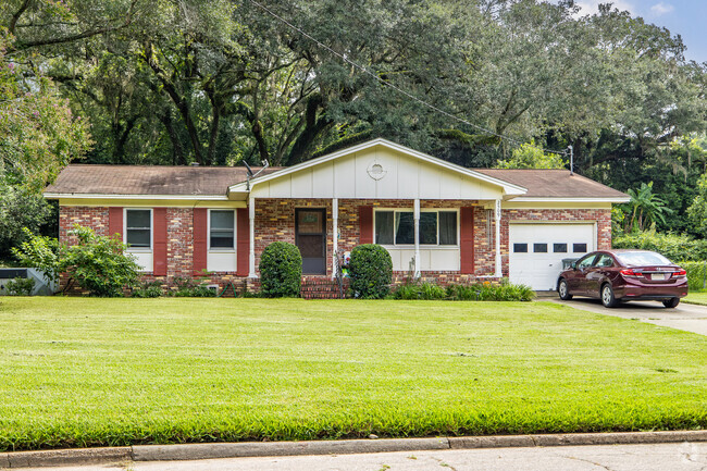Wake up in your beautiful ranch-style homes in Hartsfield Tallahassee, FL.