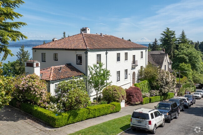 Spanish Colonial styled homes are among the variety of home styles found in Washington Park.