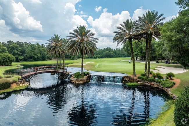 Welcome to Eagle Landing a beautiful community in Oakleaf.