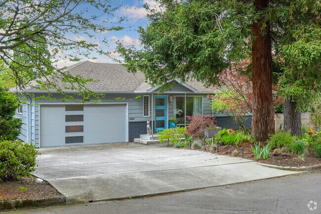 Newly renovated Midcentury Ranchalow home in Hayhurst, Portland.