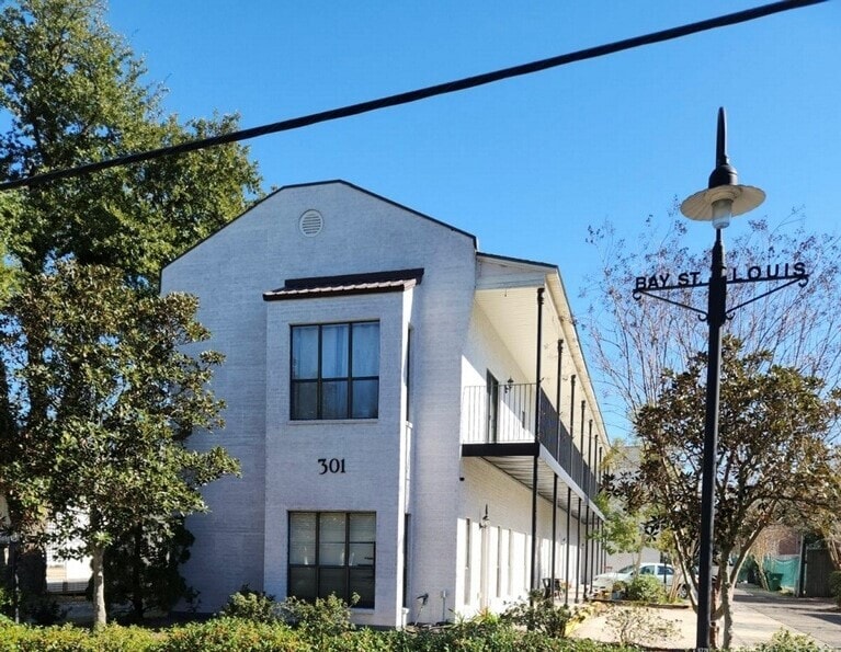 301 N 2nd St unit C, Bay Saint Louis, MS 39520 - photo 1