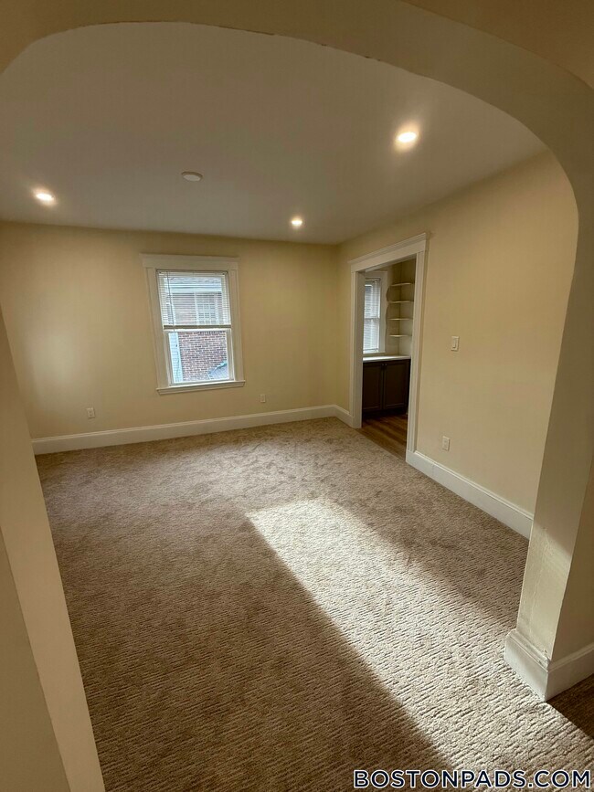 101 Kilsyth Rd, Brighton, MA 02135 - photo 3