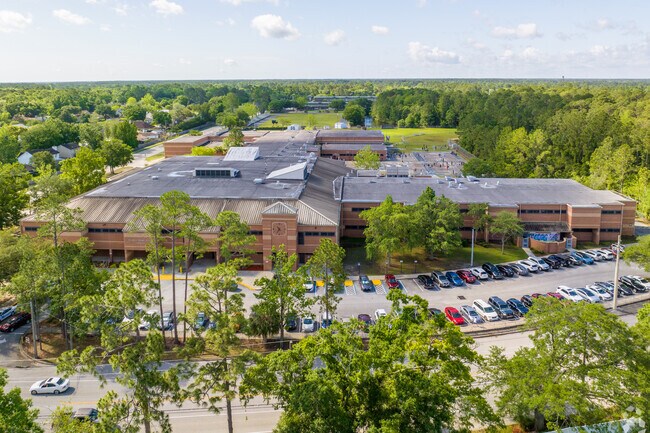 The student-teacher ratio at Mandarin Middle School is 21:1.