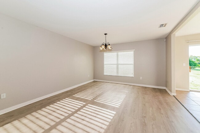 7110 Chatum Light Run, Bradenton, FL 34212 - photo 5