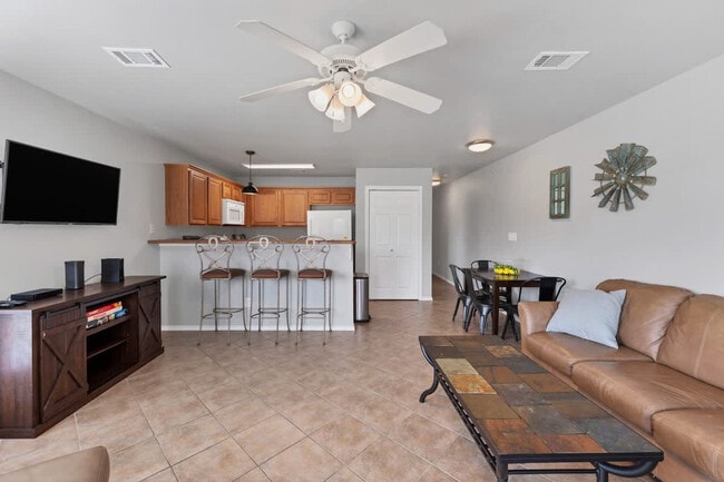 730 E Mather St unit FL1-ID1351230P, New Braunfels, TX 78130 - photo 2