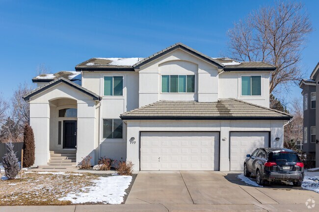 Single-family homes in the city of Superior have a median sales price of $901,000.