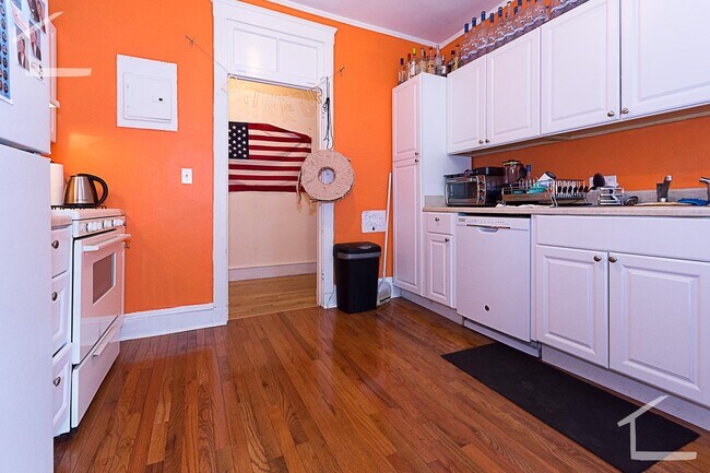 324 Saint Paul St unit 6, Brookline, MA 02446 - photo 5