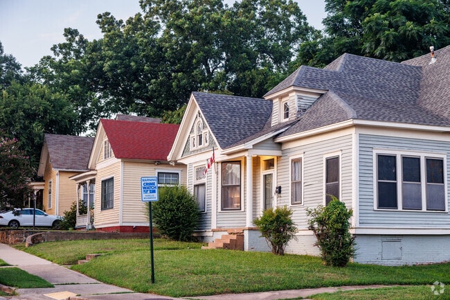 Older homes sit snuggly on smaller lots in Downtown Little Rock.