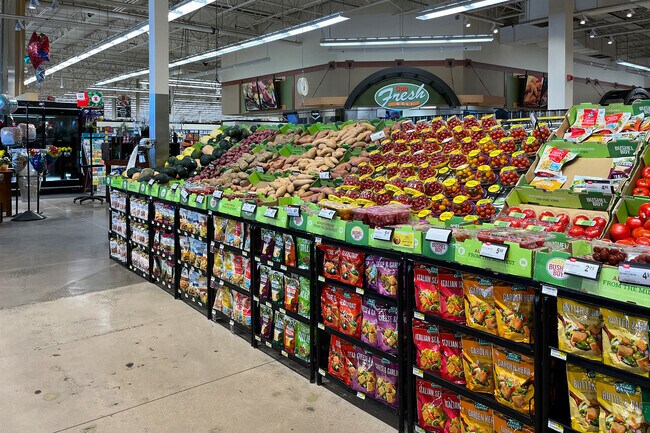 Cub Foods is your one-stop grocer with fresh produce, meats, and deli items.