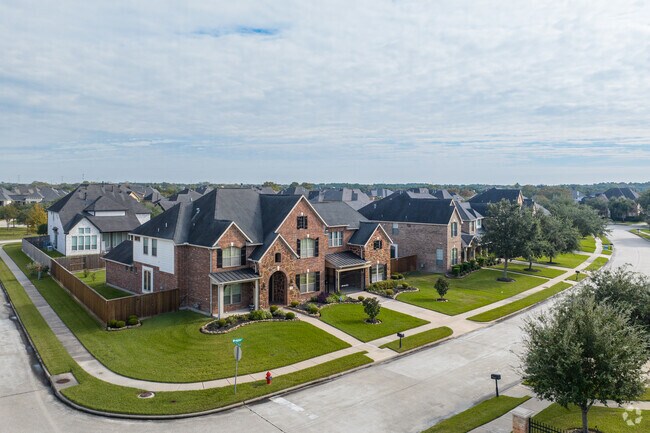 Westover Park's location provides easy access to parks and schools.