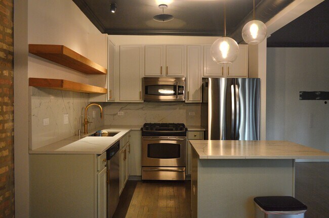 Kitchen / Stainless appliances