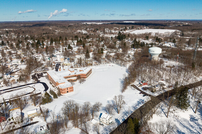 Fairgrieve Elementary School is located in Fulton, NY.