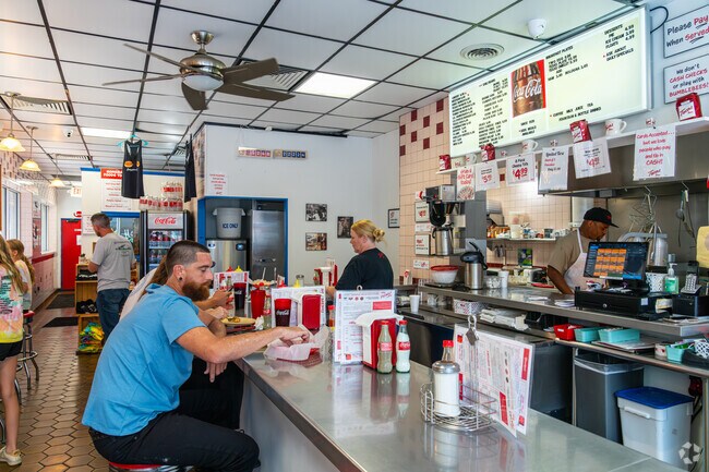 Grab a barstool and enjoy your lunch at Texas Inn in a classic diner vibe near Old Town.