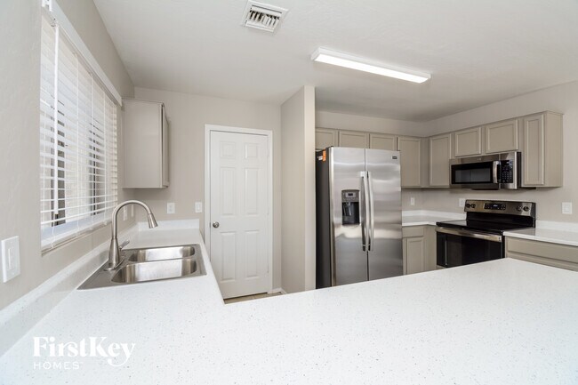 3131 W Jessica Ln, Phoenix, AZ 85041 - photo 5