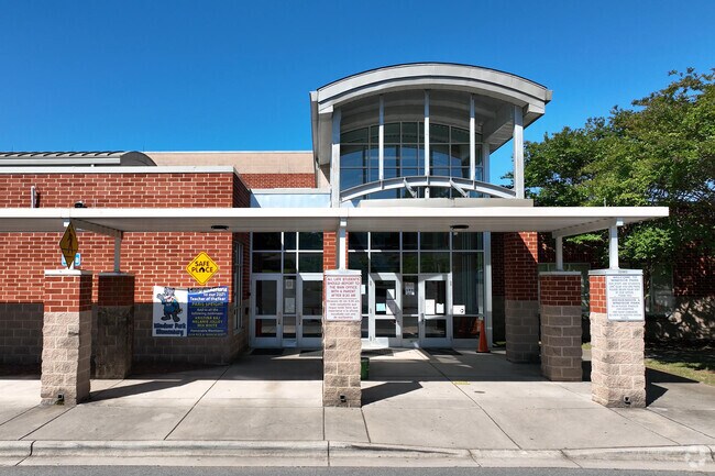 Windsor Park Elementary in Windsor Park, serves approximately 510 students.