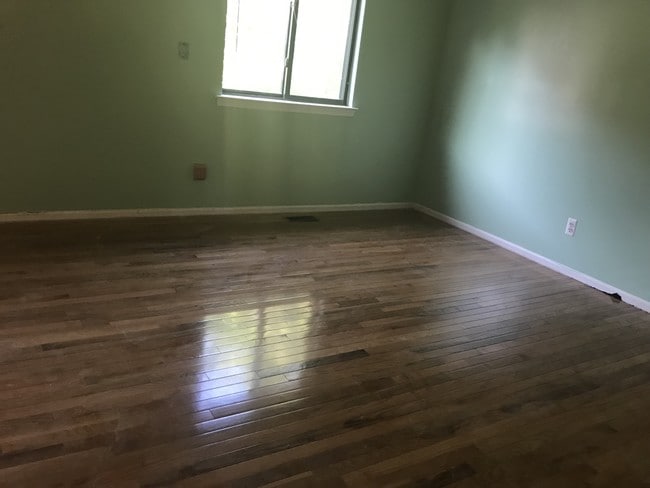 8 Sunflower Ct, Edison, NJ 08820 - photo 4