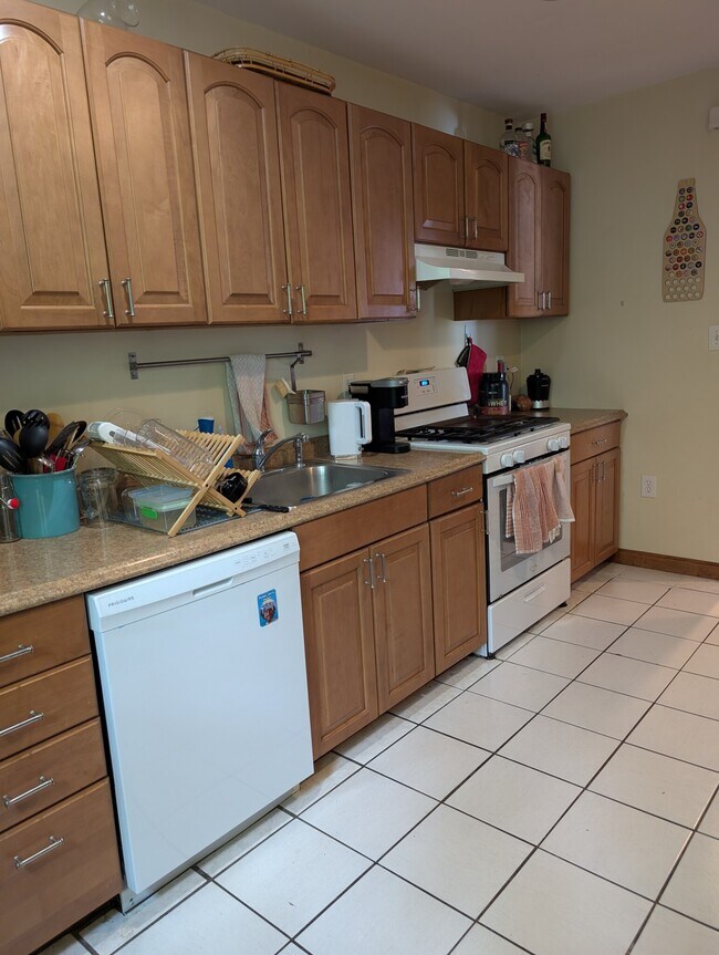 27 S Crescent Circuit Crescent unit A, Boston, MA 02135 - photo 2