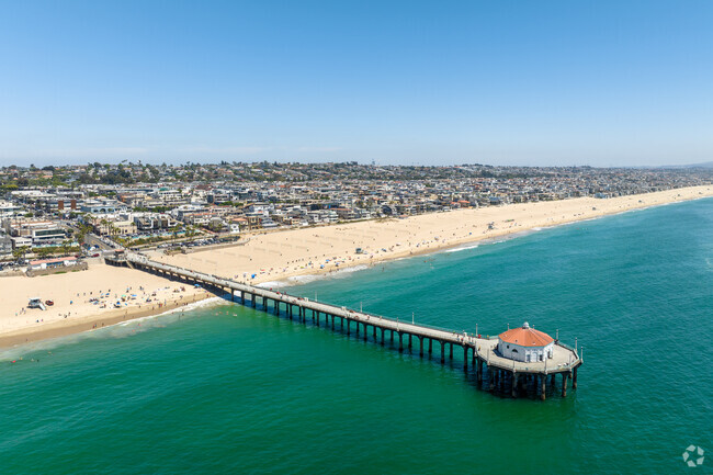 Walk 928 feet out over the ocean on the Manhattan Beach Pier and visit the Roundhouse Aquarium.