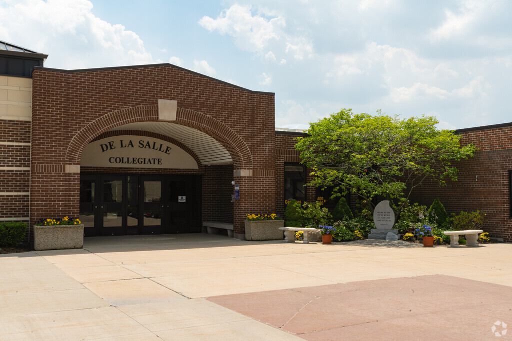 De LaSalle Collegiate is an all boys private high school in Warren, MI.