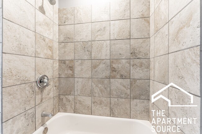 5662 N Ridge Ave unit 2B, Chicago, IL 60660 - photo 6