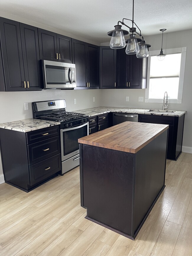 2703 Center St, Des Moines, IA 50312 - photo 4