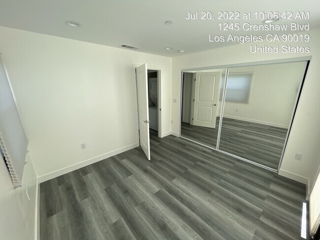 1245 Crenshaw Blvd unit 1247 1/2, Los Angeles, CA 90019 - photo 4