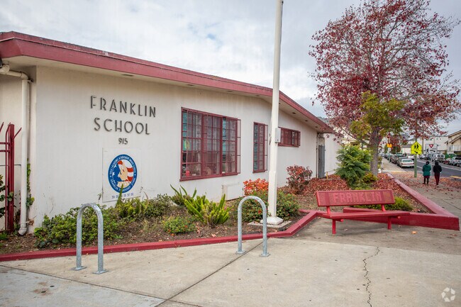 Franklin Elementary School gets a 6 out of 10 on Great Schools.