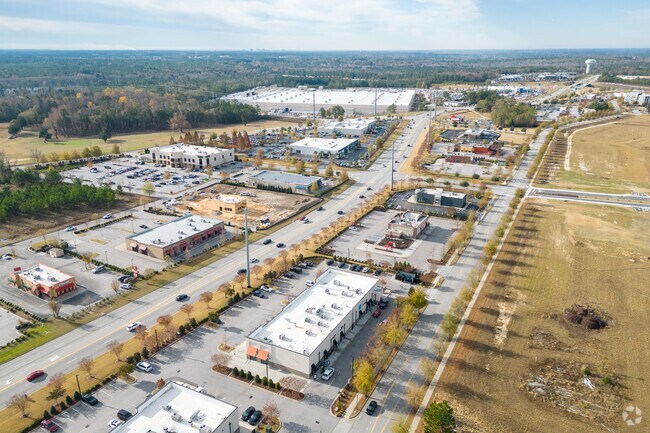 Killian Rd is one of the neighborhood's main thoroughfares.