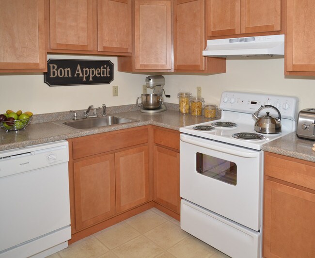 Oak Creek Apartments, Concord, NH 03303 - photo 6