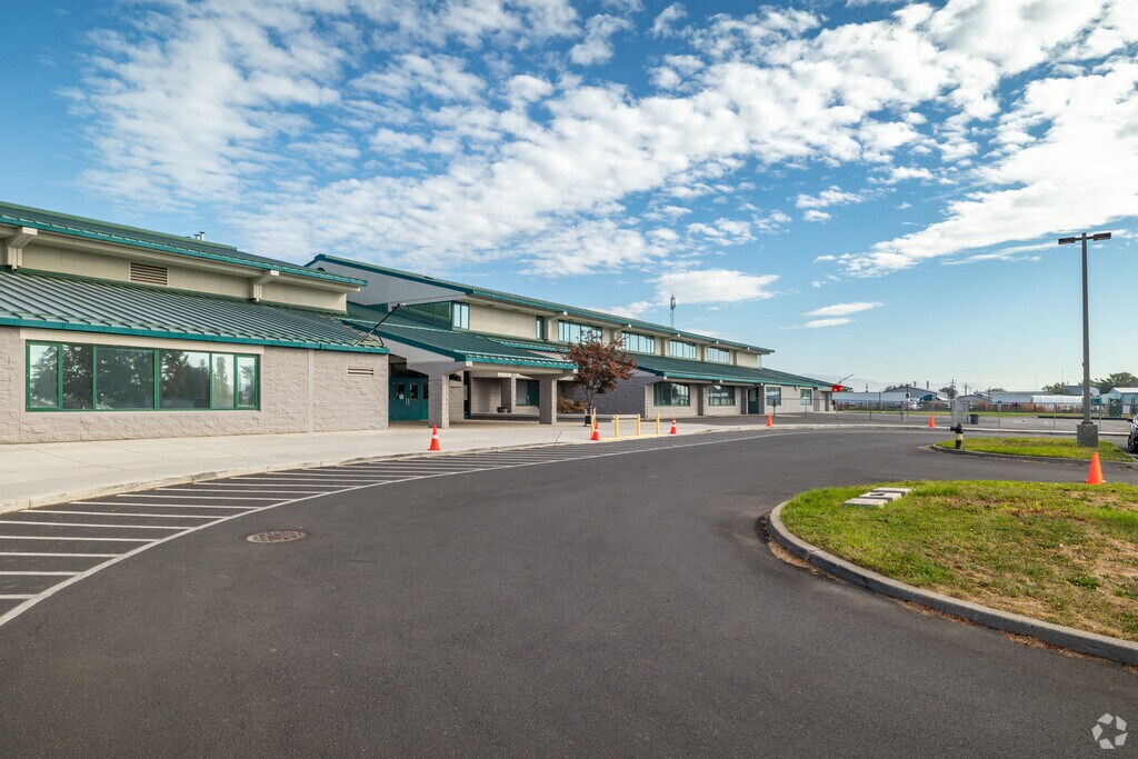 Ridgeview Elementary School has dozens of excellent teachers.