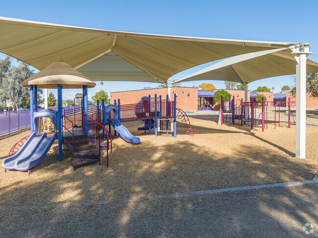 Explore academic growth in a well-equipped setting at Desert Horizon Elementary in Phoenix.