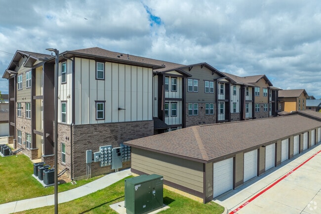 Lapiz Flats Apartments, Grand Prairie, TX 75050 - photo 3