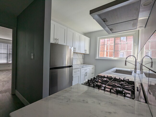 4009 Washington Blvd unit 1, University Heights, OH 44118 - photo 2