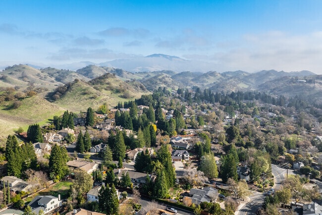 The serene Diablo Hills neighborhood offers scenic views and peaceful surroundings.
